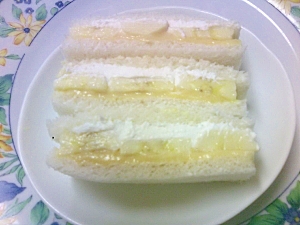 遅く起きた朝に バナナホイップカスタードサンド レシピ 作り方 By Kiri873 楽天レシピ 遅く起きた朝に バナナホイップカスタードサンド レシピ 作り方 By Kiri873 楽天レシピ