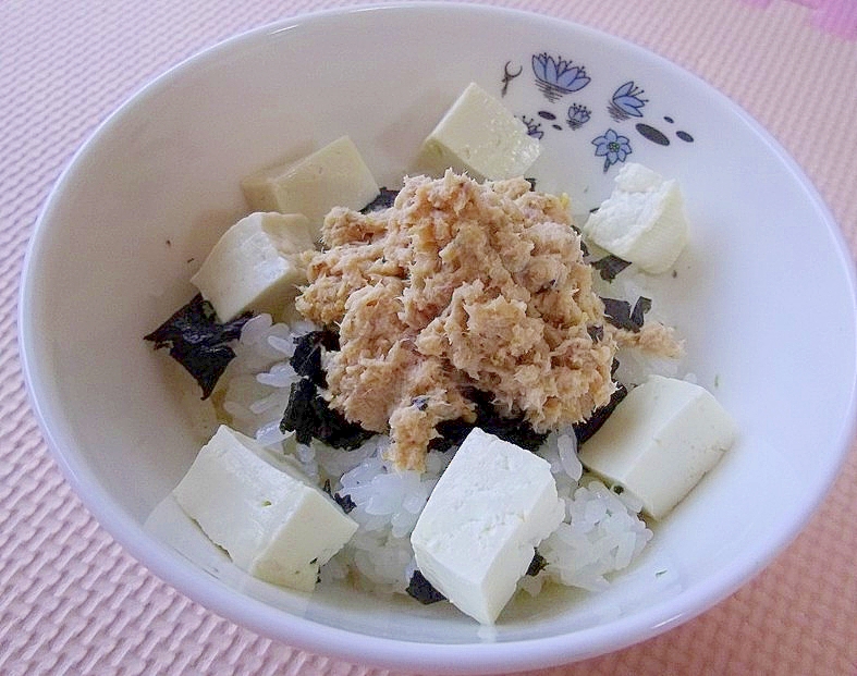 超簡単*火を使わない*鮭缶と塩豆腐丼