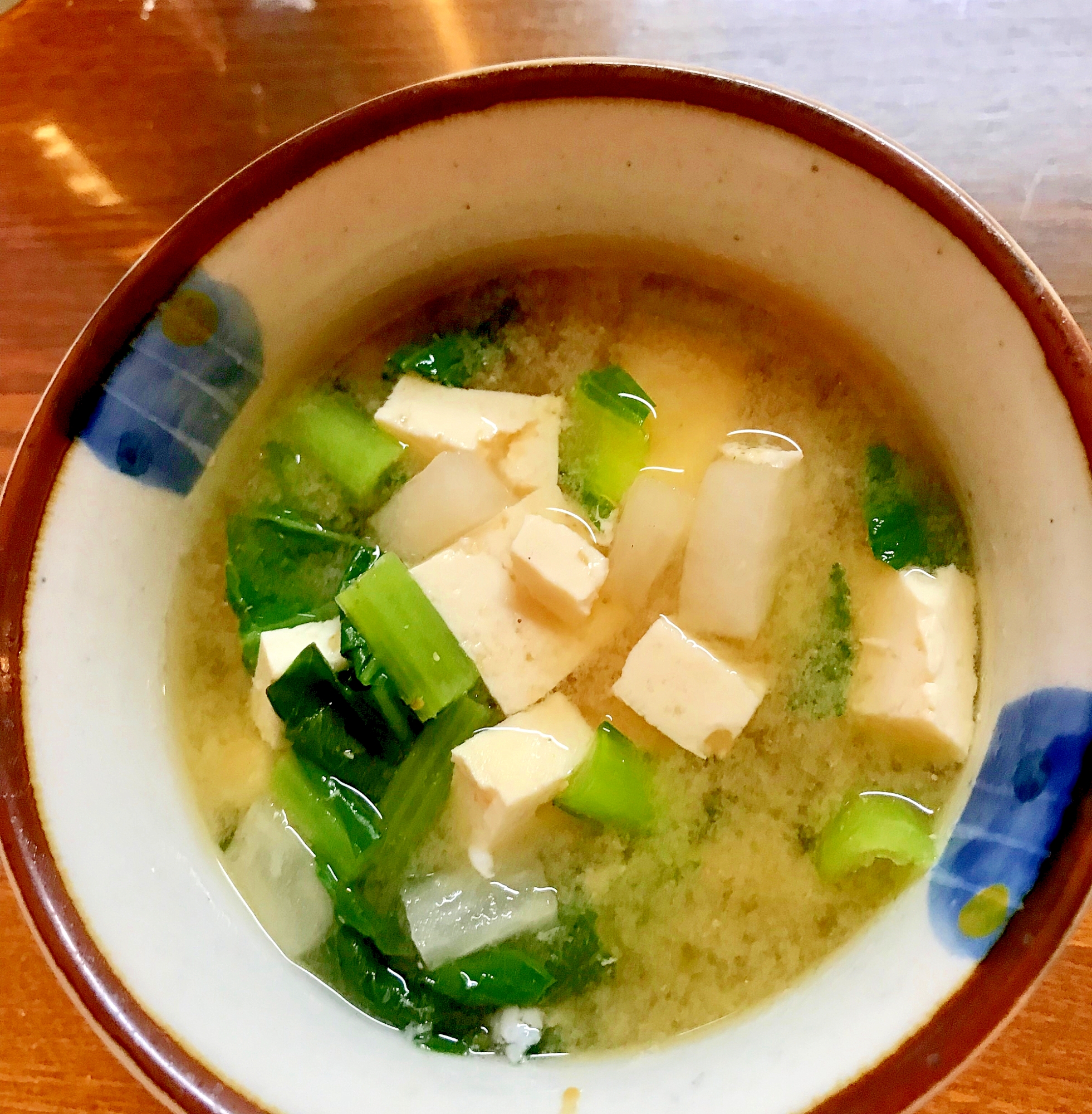 小松菜と大根の赤味噌汁