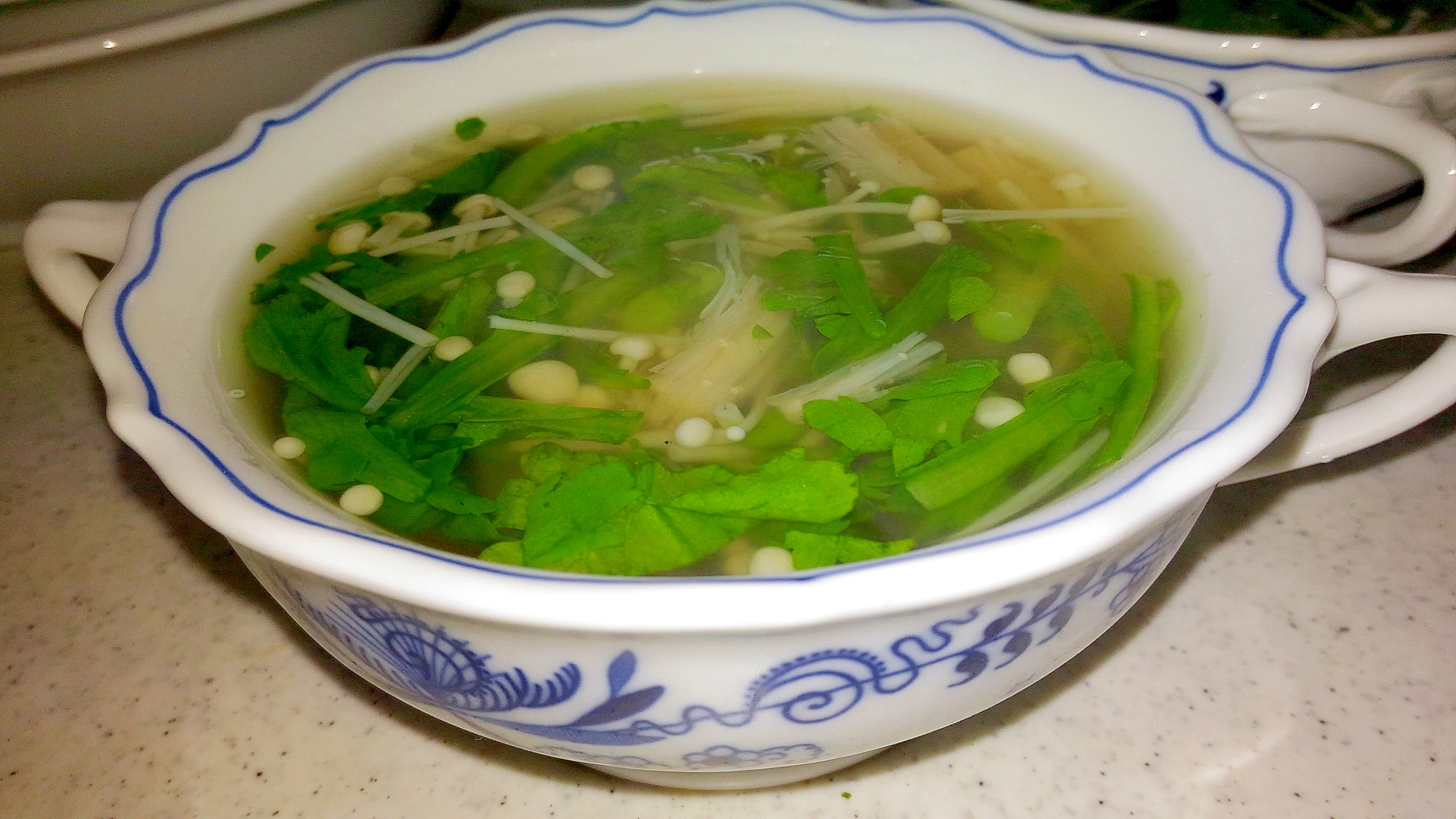 エノキと菊菜の韓国風スープ