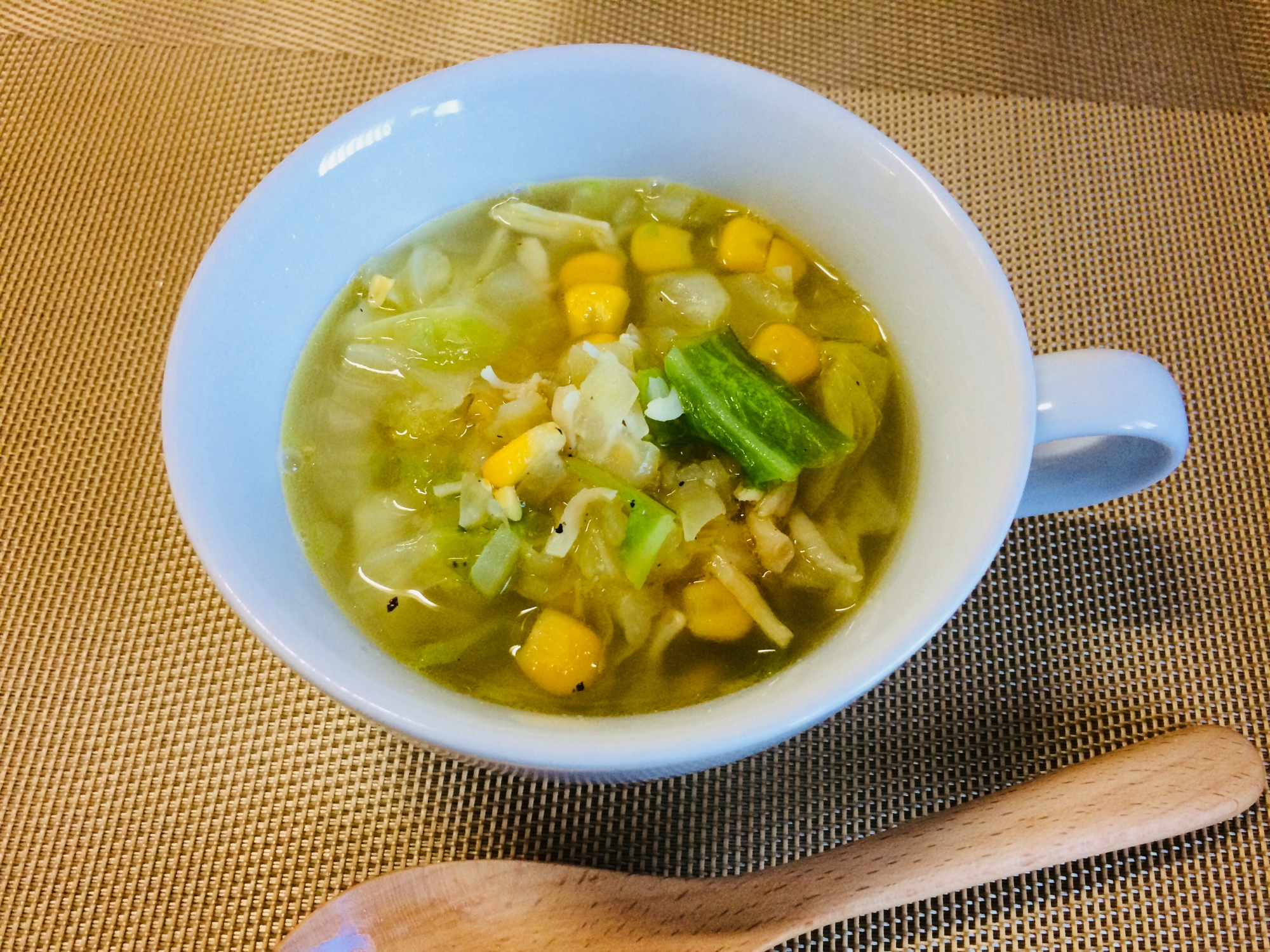 優しい味が体にしみる☆ささみと野菜のスープ