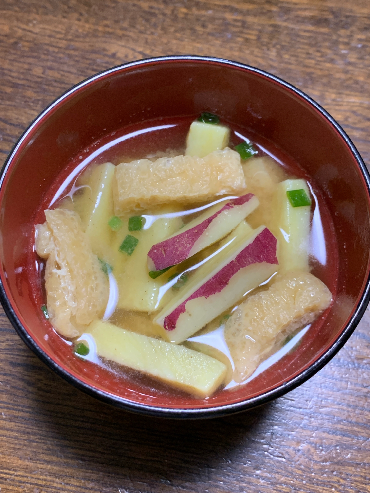 さつまいもと油揚げのお味噌汁