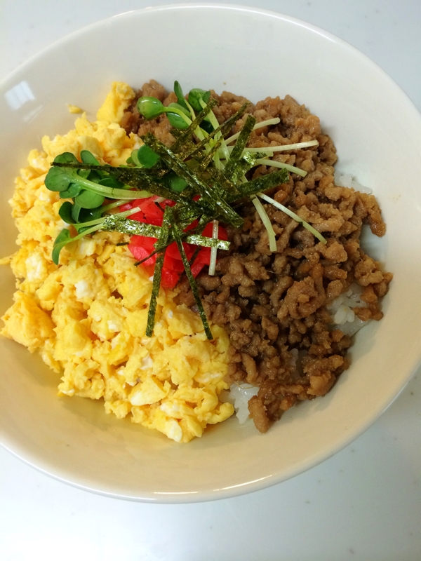 豚ひき肉で冷めてもおいしい そぼろ丼 レシピ 作り方 By Ajisai624 楽天レシピ