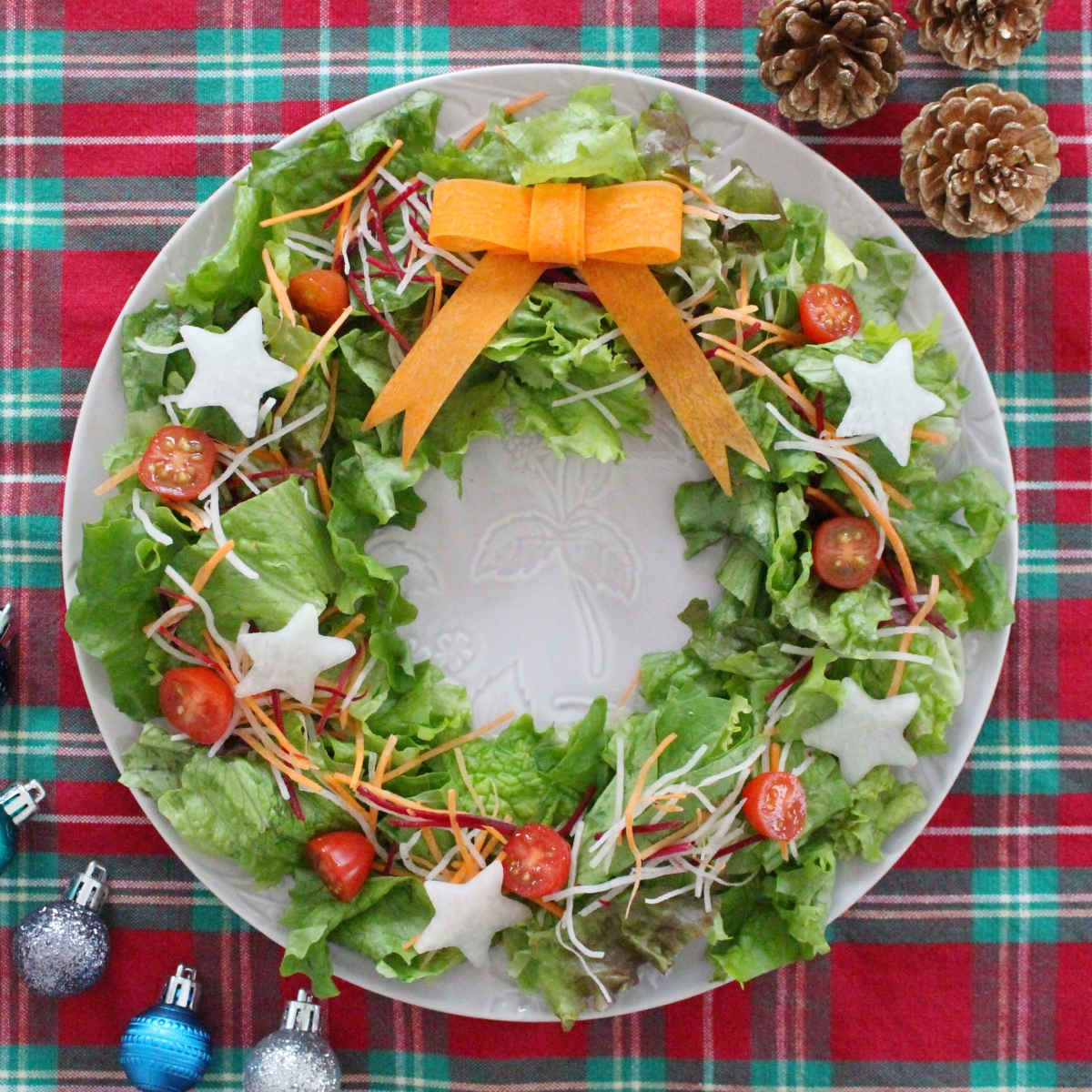 カット野菜で簡単クリスマスリース～管理栄養士