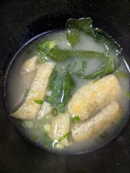 わかめ・ねぎ・油揚げの味噌汁