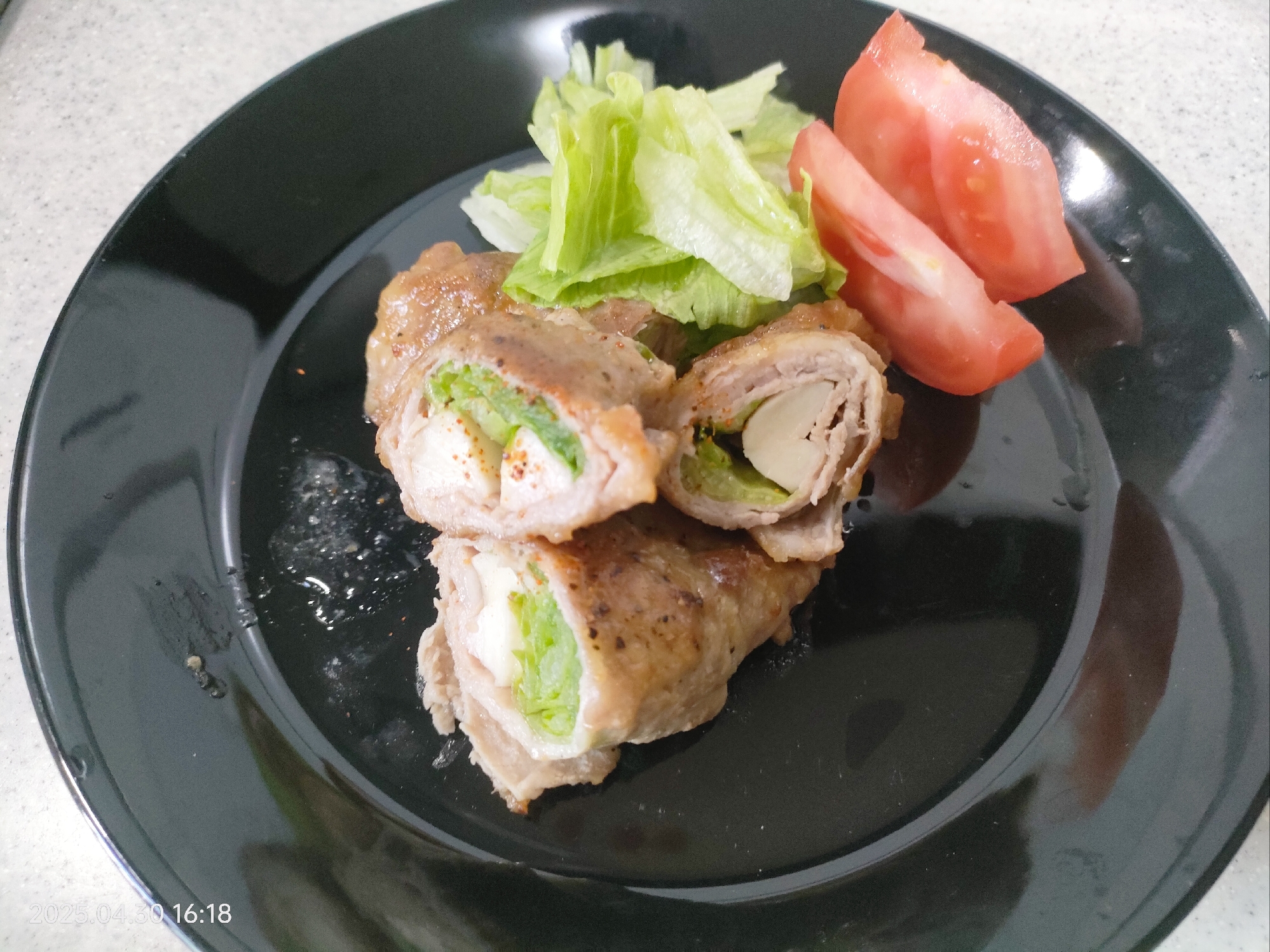 豚肉のエリンギレタス巻き