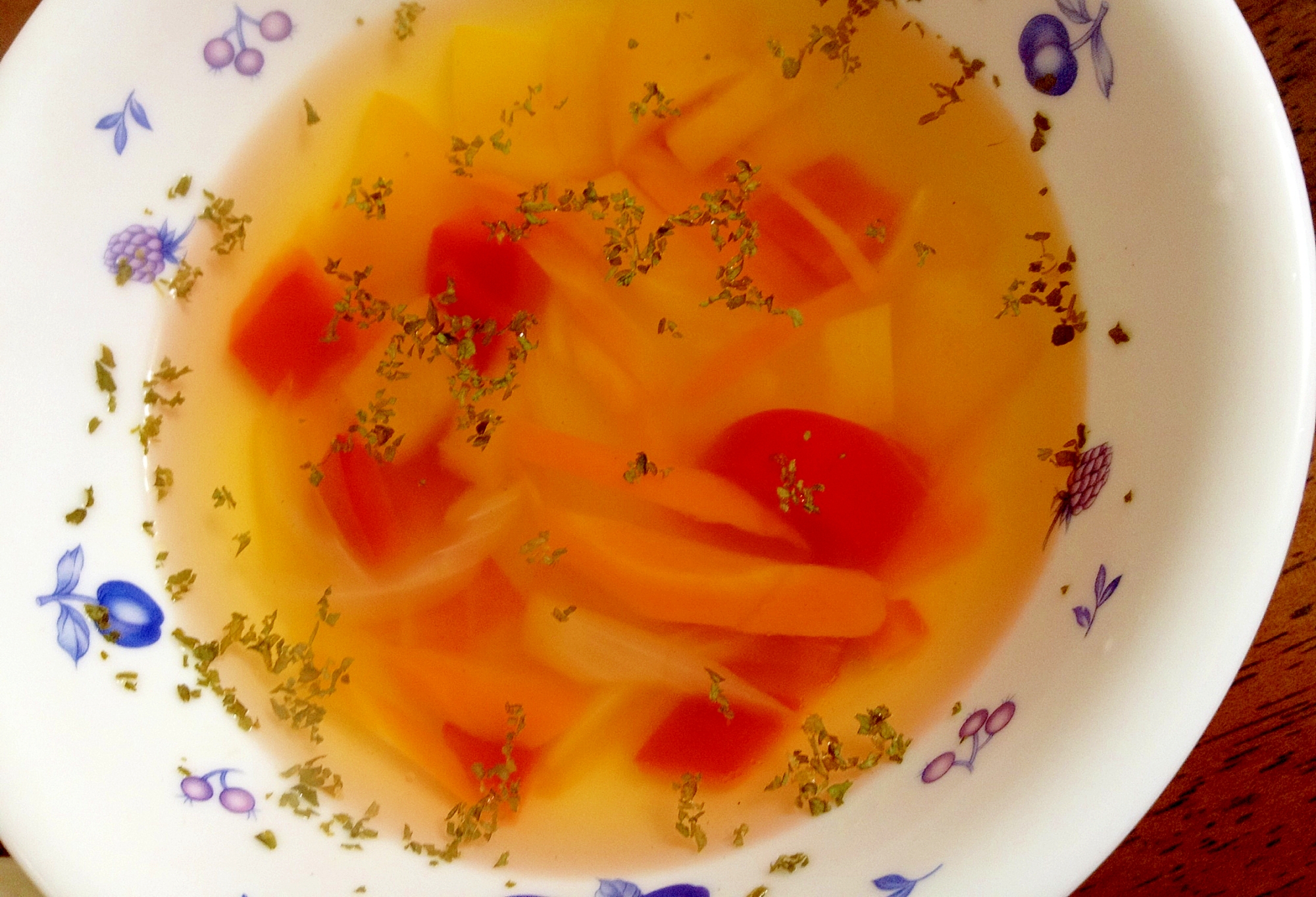 パプリカ人参玉葱のコンソメスープ
