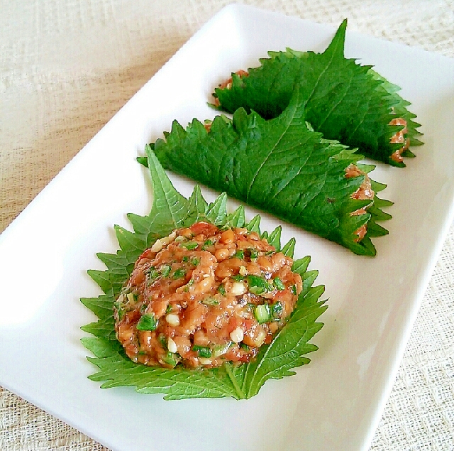 おつまみにもご飯にも❀梅とオクラ納豆の大葉挟み