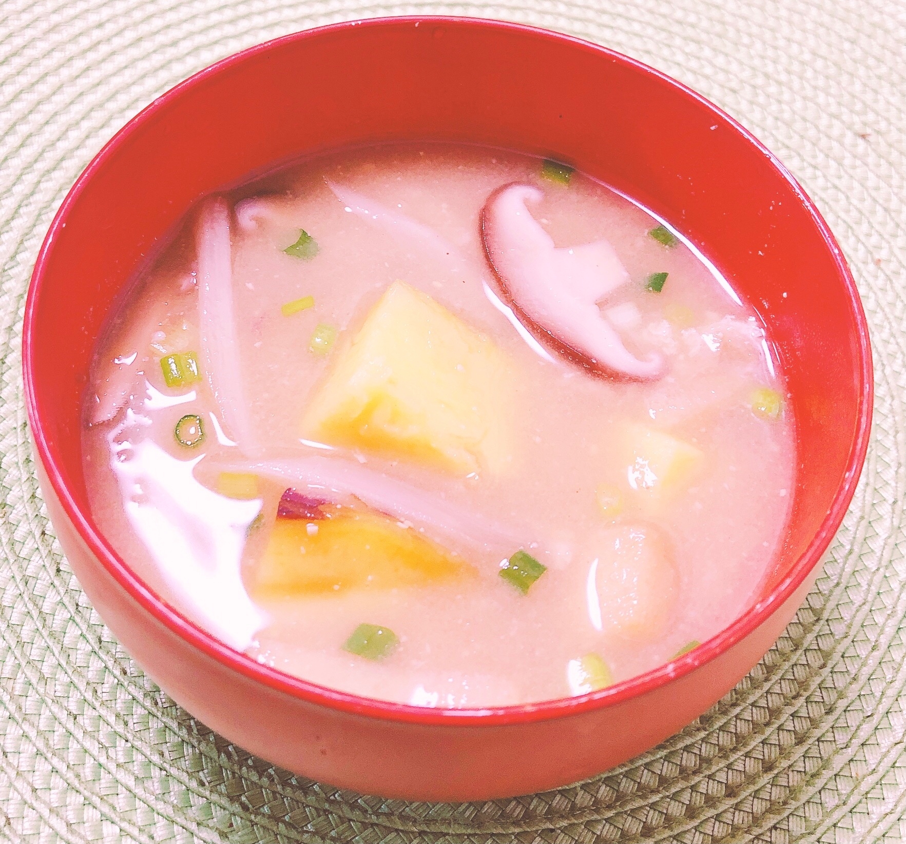 野菜と一緒にꕤさつまいもの味噌汁✧˖°