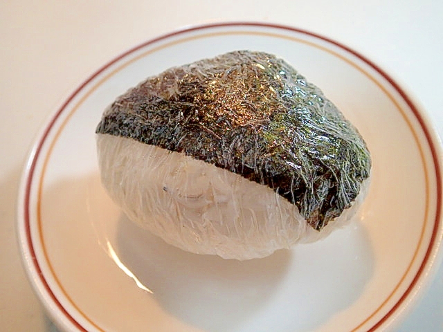 じゃがマヨ入り　釜揚げしらすの海苔巻きおにぎり