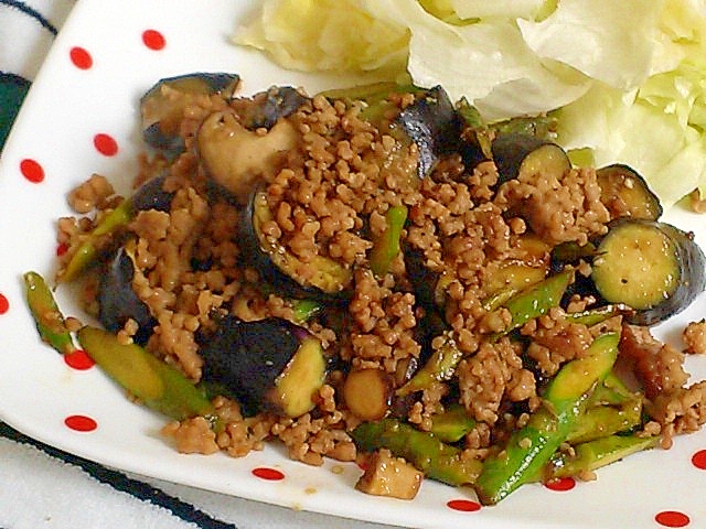 茄子、ひき肉、椎茸、アスパラの中華炒め＆丼