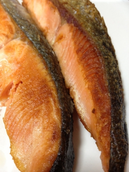 塩鮭だってもフライパンでおいしく焼けるじゃん、焼き