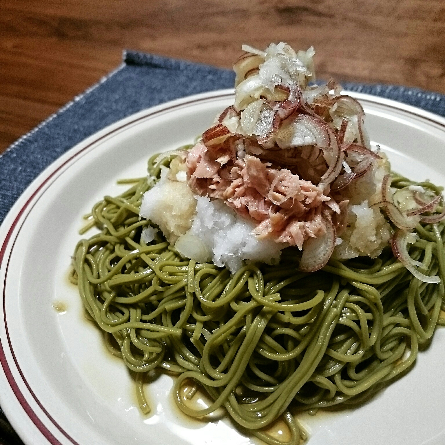 夏にぴったり！ツナおろし茶そば