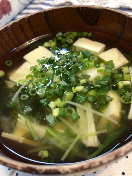 基本の豆腐とわかめの味噌汁