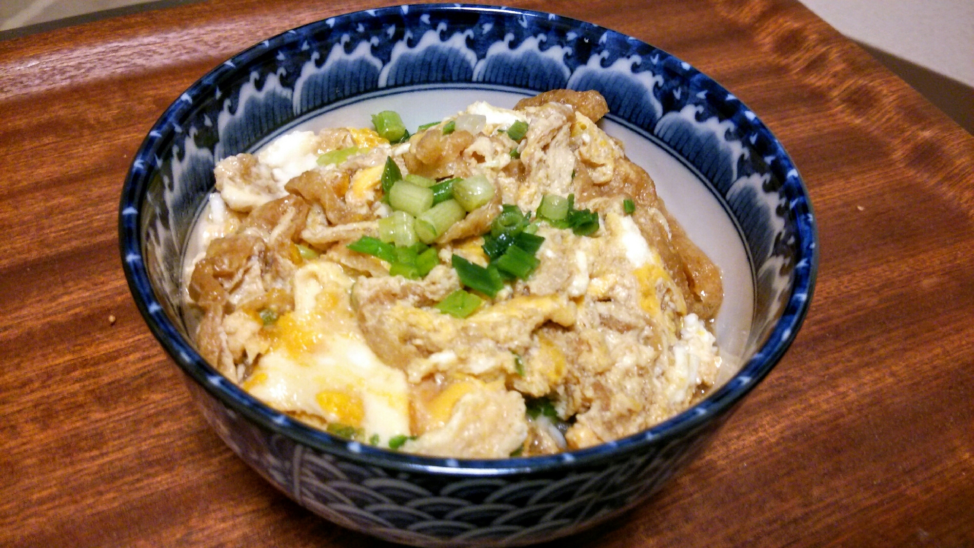 卵とじ丼。油揚げとネギだけ♪