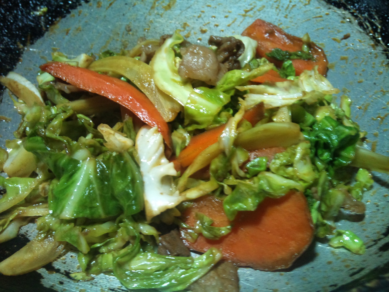 野菜炒めサッポロ一番醤油味の粉末スープ味