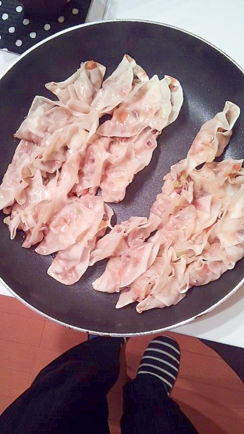 夜食のためにハーブ餃子を冷凍しよう。