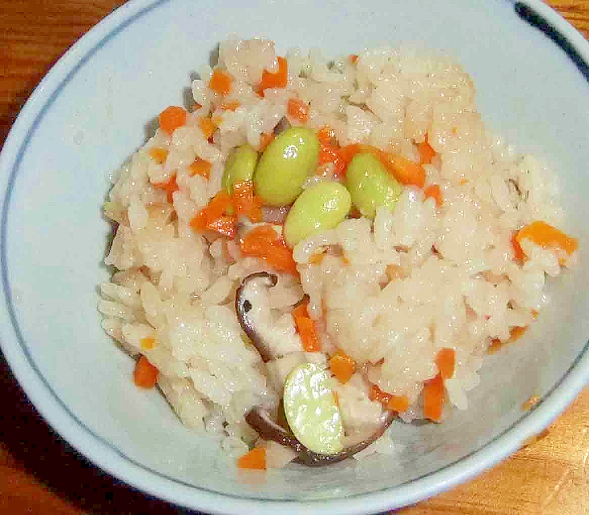 椎茸と人参と枝豆のご飯