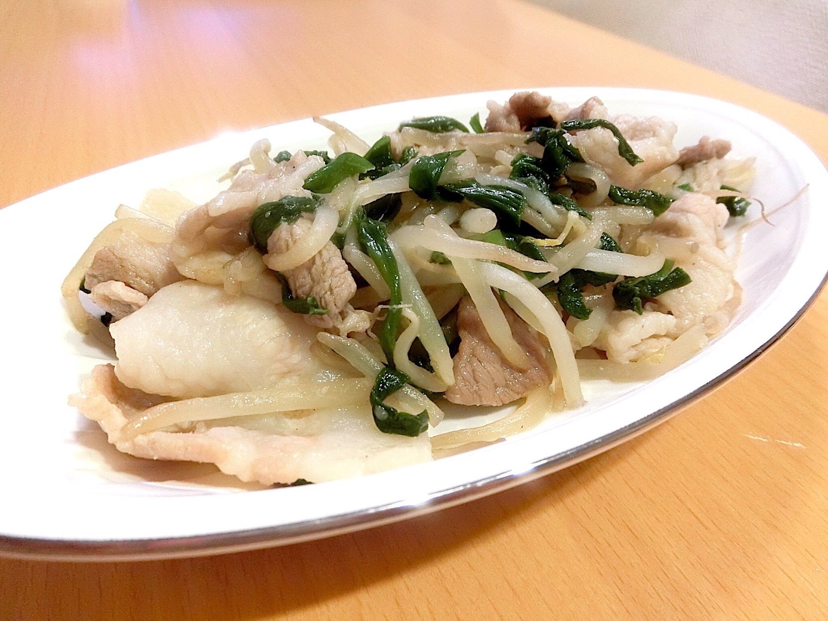 10分で完成！もやしとニラと豚バラ肉の野菜炒め