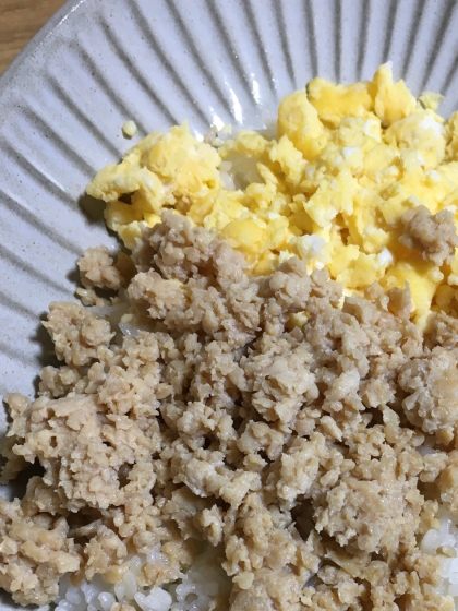 簡単レンジで作る鶏そぼろ丼♪