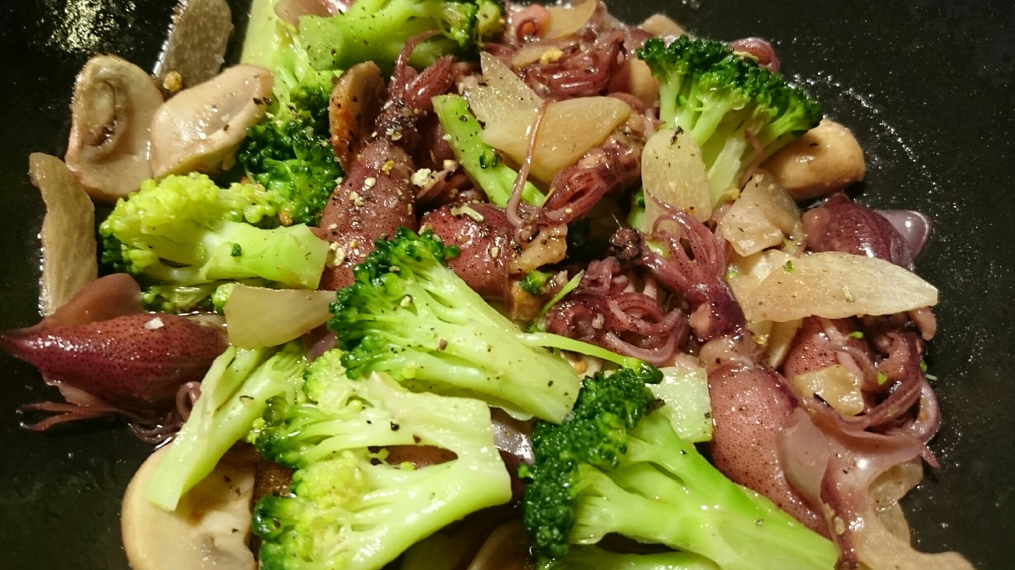 ストウブde ホタルイカとブロッコリーのアヒージョ レシピ 作り方 By Mamichin555 楽天レシピ