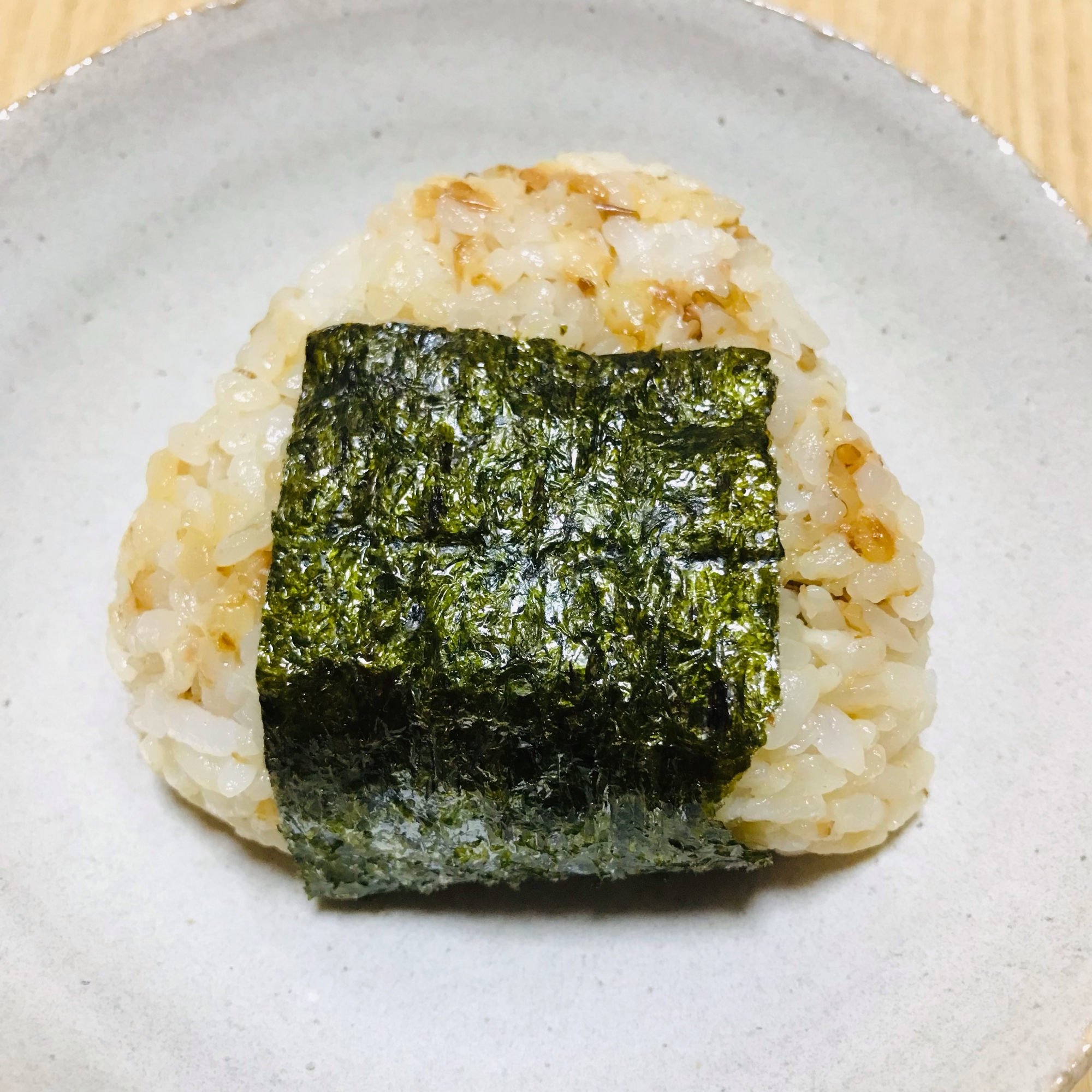 冷やご飯で作る☆とろけたチーズ＆おかかおにぎり