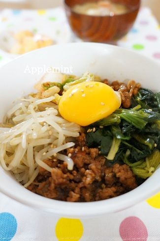 混ぜておいしい♪簡単納豆ビビンバ丼