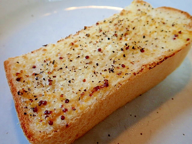 厚切りパンで　マスタード風味のスパイシートースト