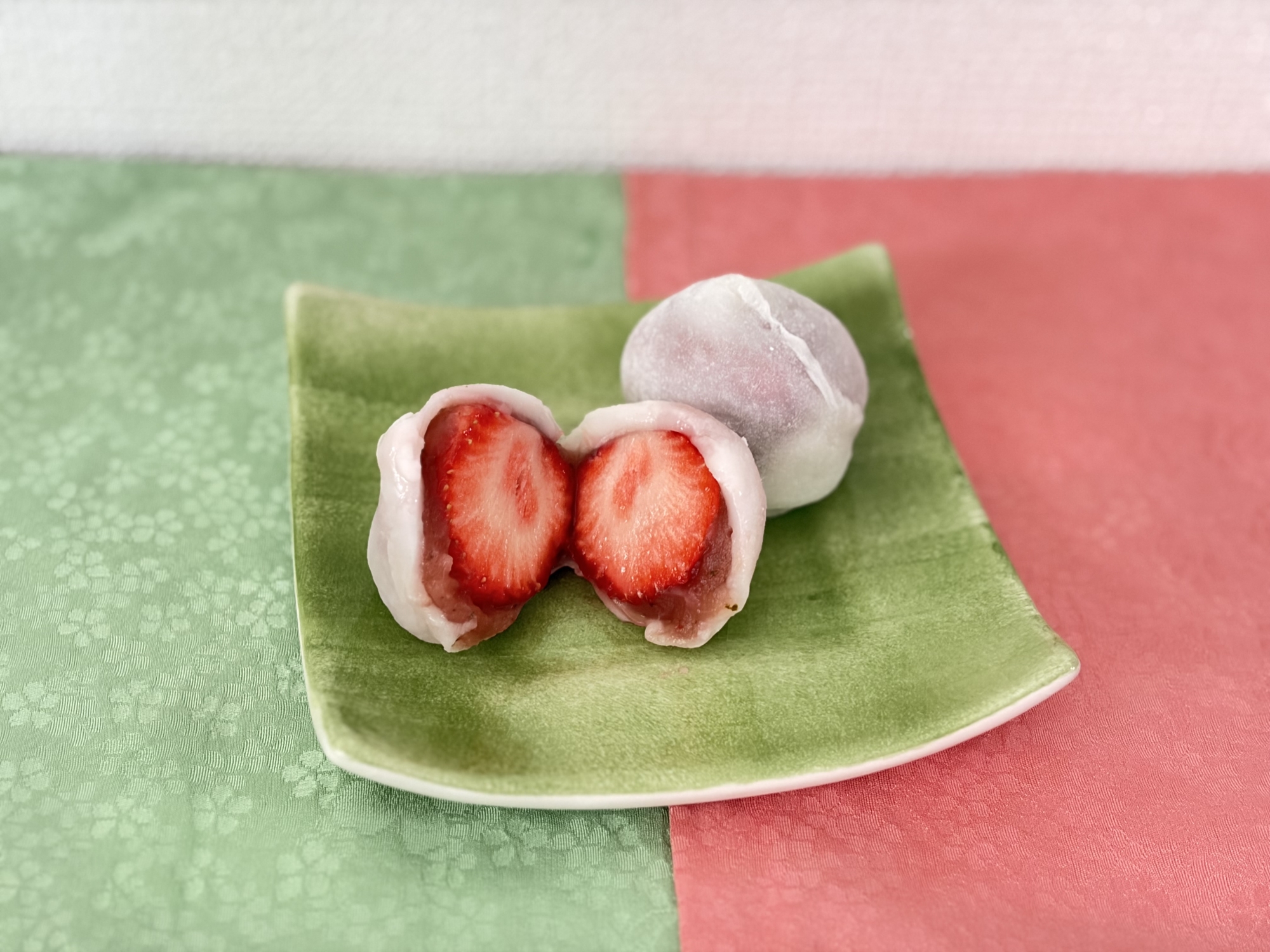 桜あんのいちご大福