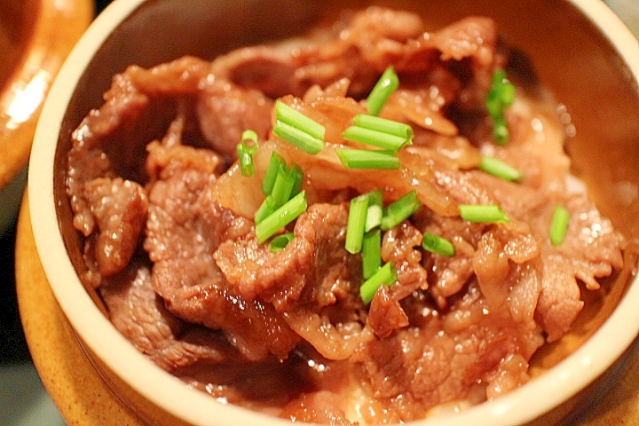 【超簡単】すき焼きのタレで味付け！牛とろろ丼