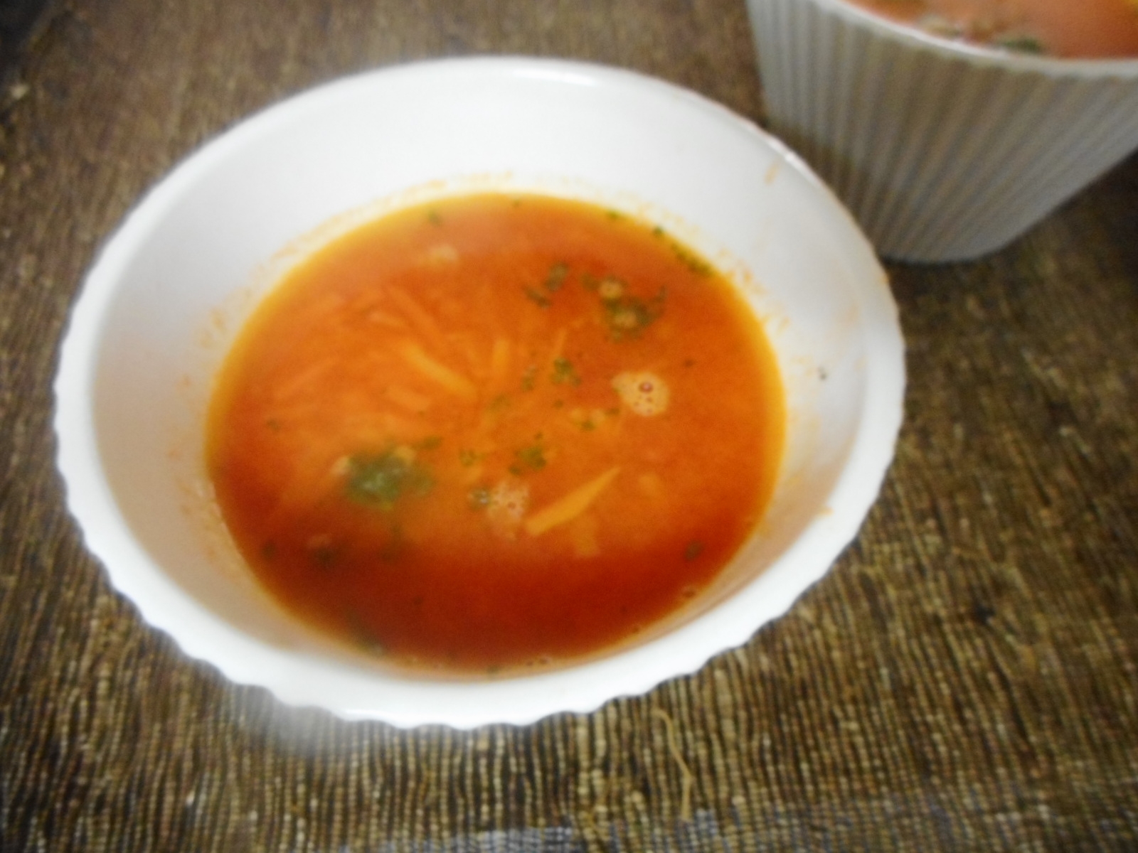 千切りニンジンのピリ辛トマトスープ