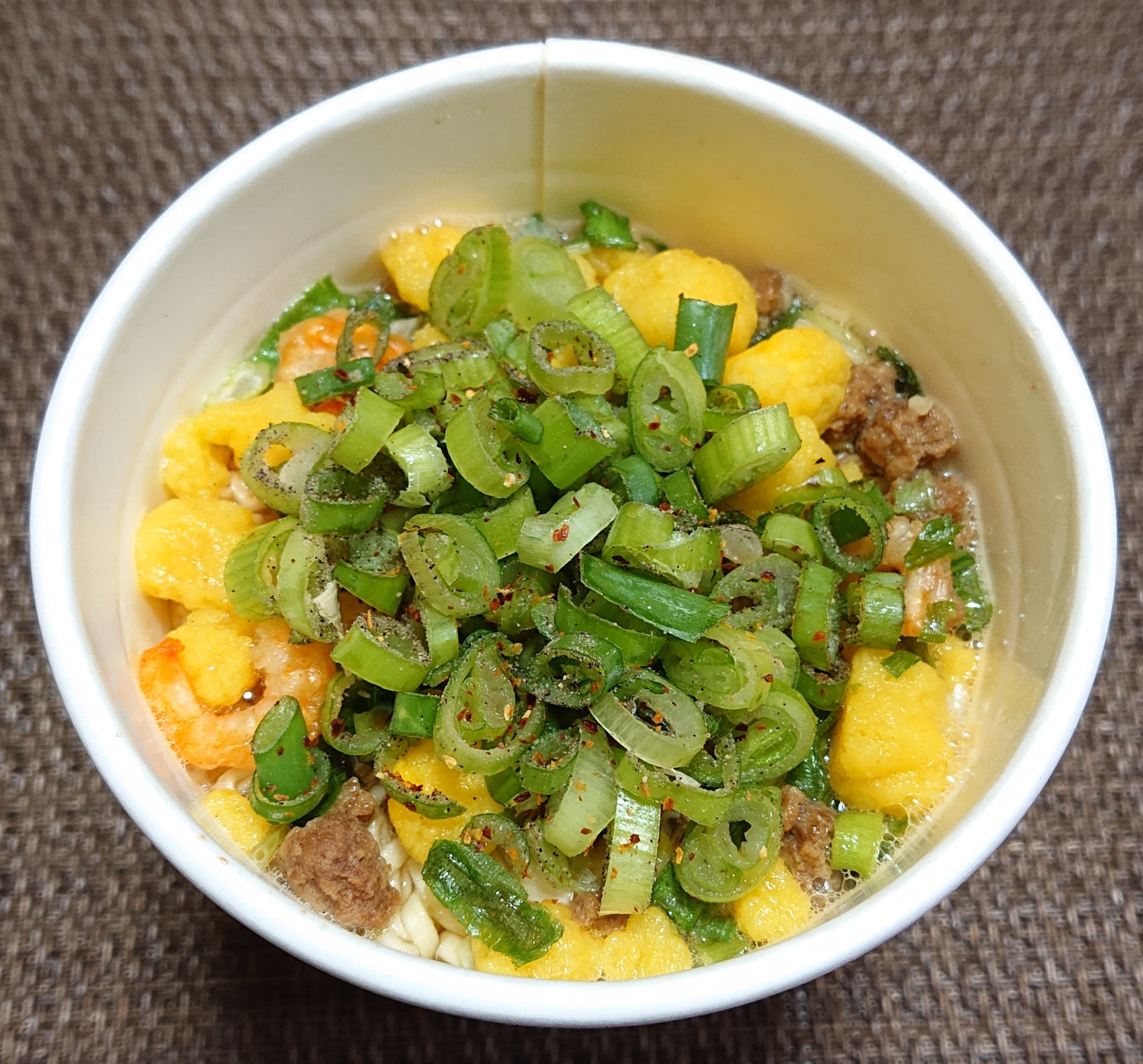 カップ麺で☆スパイシーねぎのしょうゆヌードル