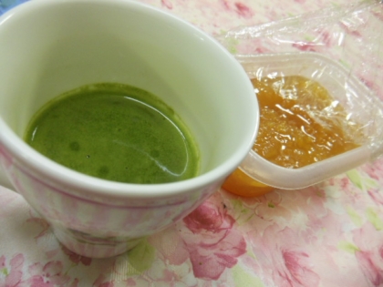 柚子茶と青汁の美的ドリンク