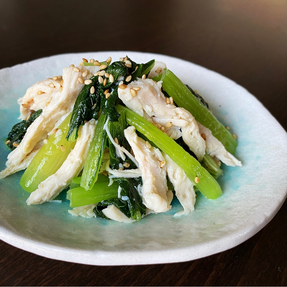 レンジで簡単‼栄養満点な小松菜と胸肉のナムル風
