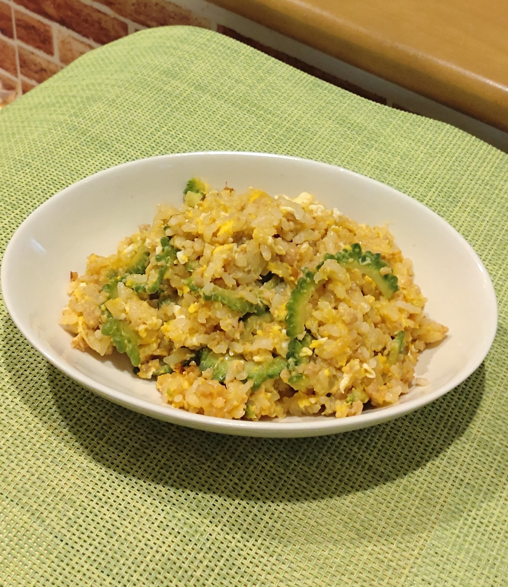 鶏そぼろとゴーヤの卵チャーハン