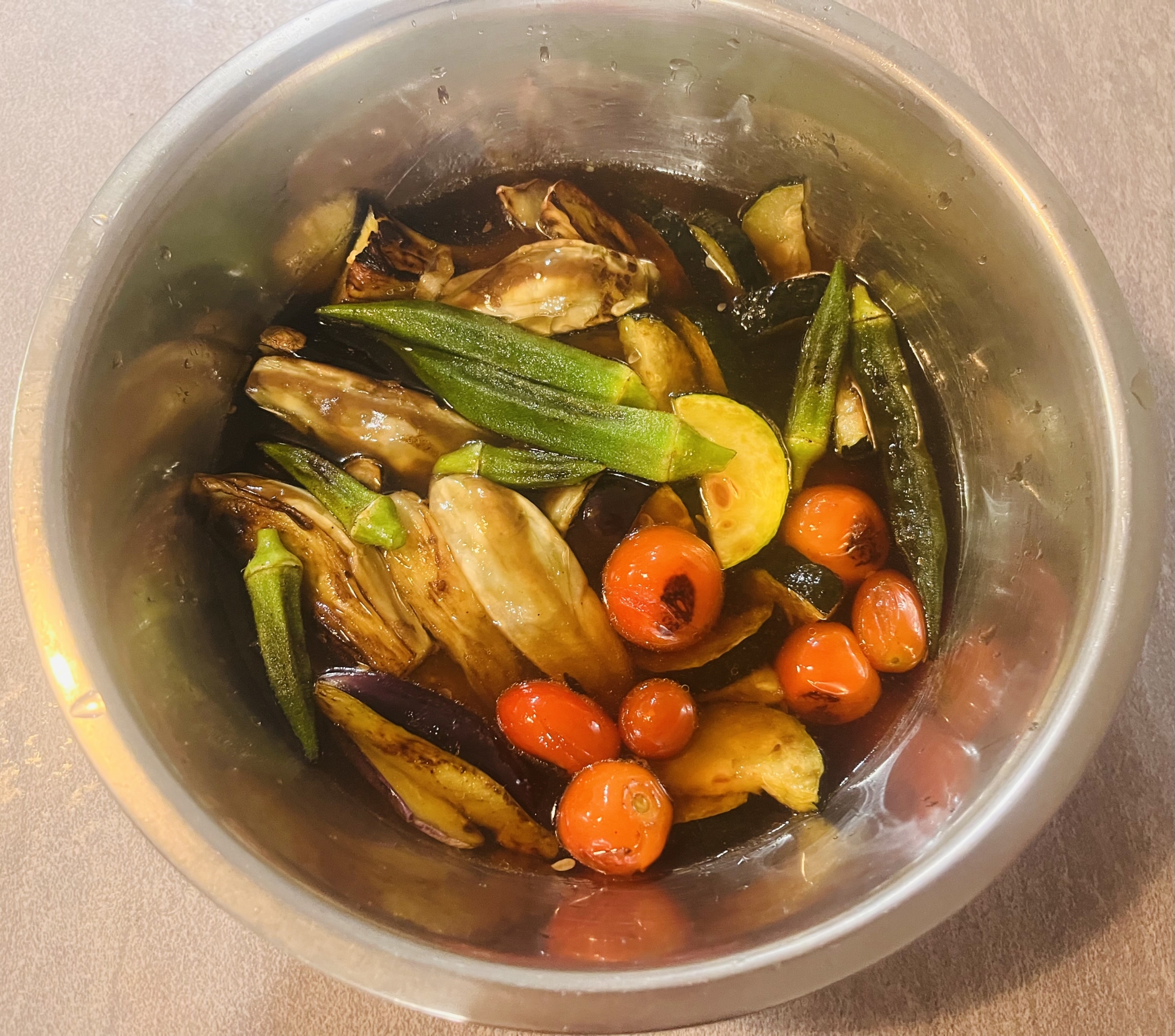 冷やしておいしい 夏野菜のめんつゆ浸し
