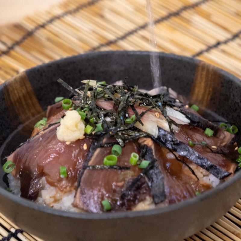 漁師の朝ごはん! 鰹のタタキの 湯かけ飯