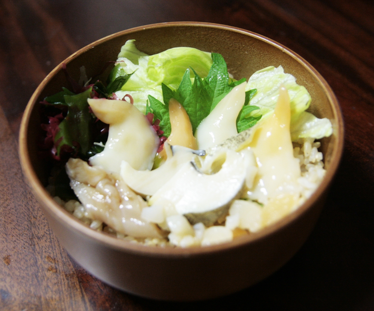 さっぱり！白ミルとアカニシで貝丼