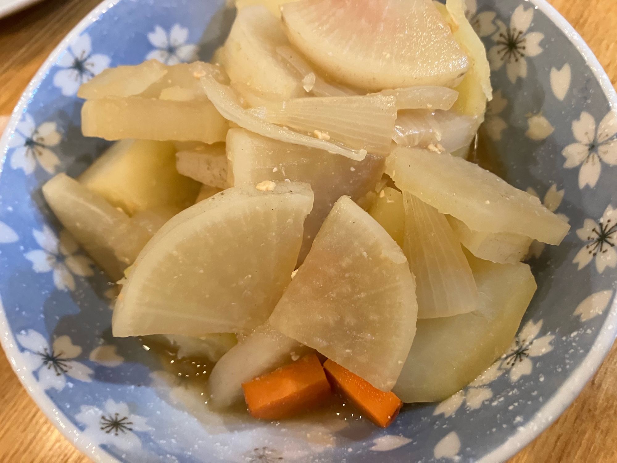 じゃがいもと大根とにんじんと玉ねぎの味噌煮