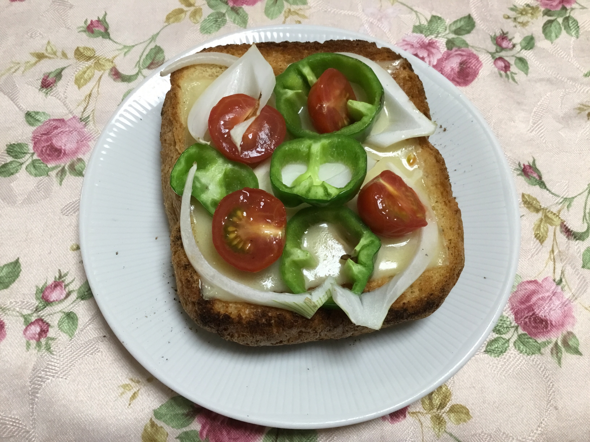 食パンでピザトースト