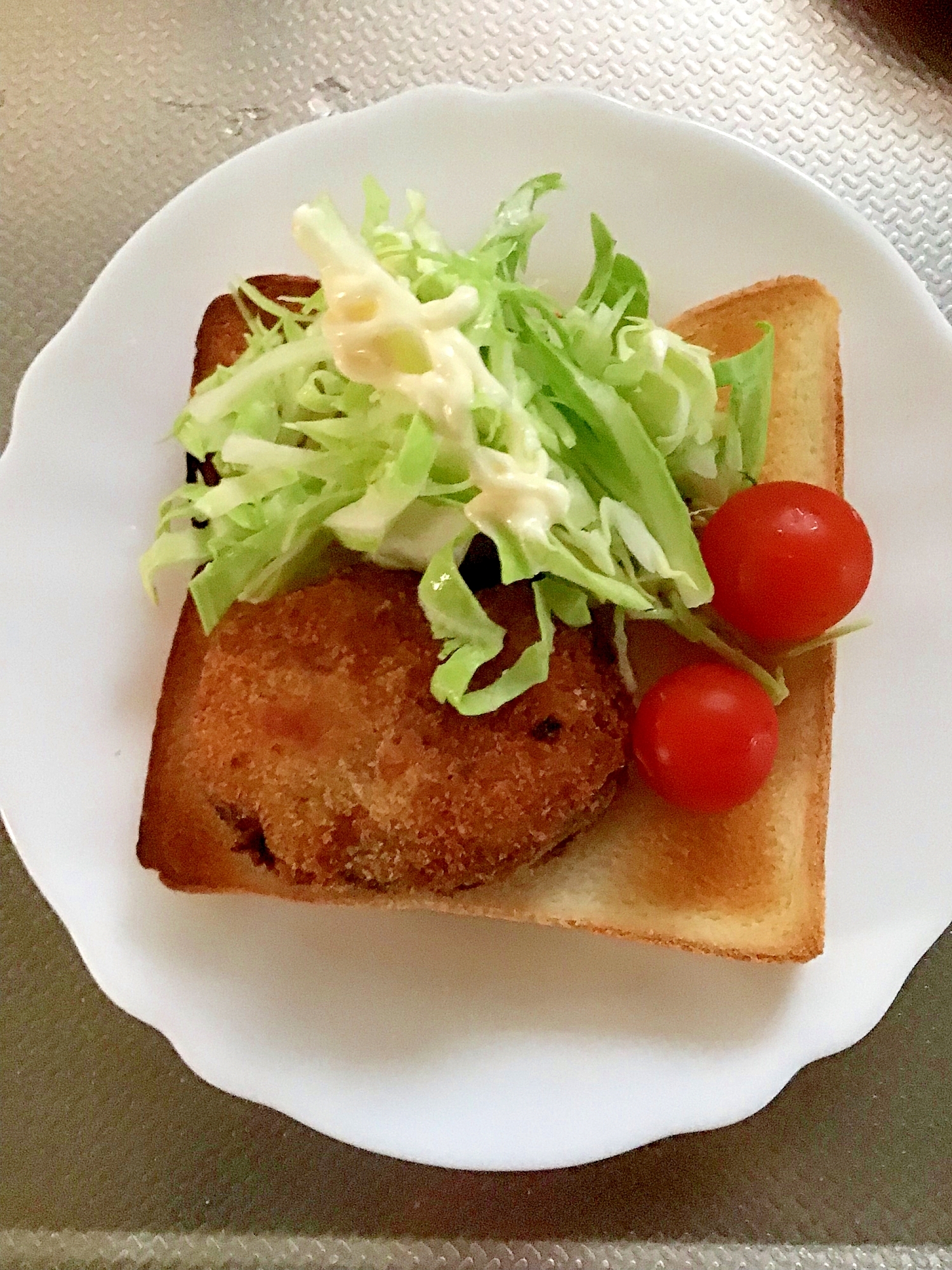 チーズinポテトコロッケのコロッケサンド。