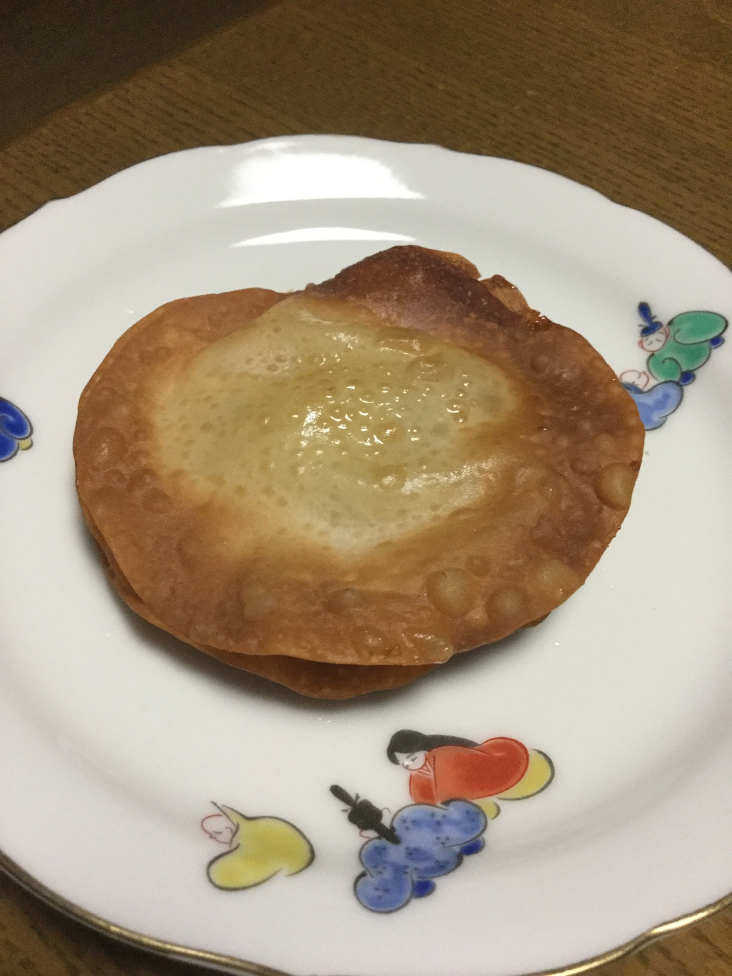 餃子の皮でパリパリのアップルパイ風