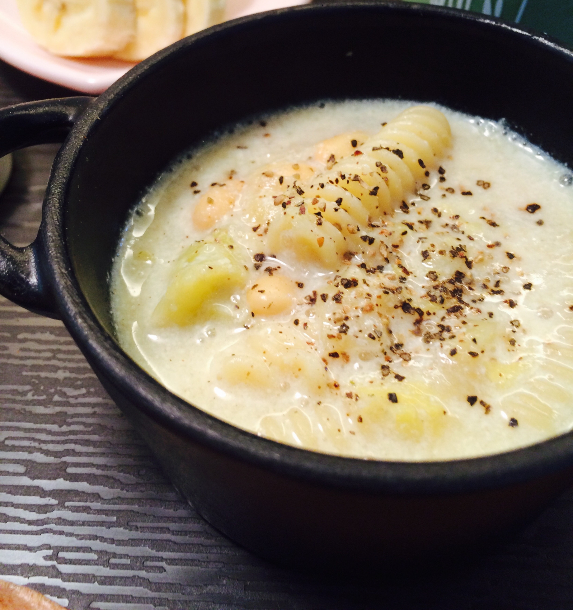 食べるスープ♪豆乳コンソメ味(๑′ᴗ‵๑)