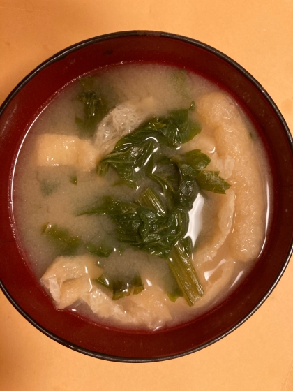 豆腐とセロリの葉の味噌汁