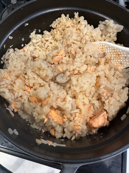 いいダシが出る❤甘塩鮭&エノキ&竹輪の炊き込みご飯