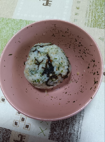 青海苔と塩昆布と黒ごまの醤油おにぎり