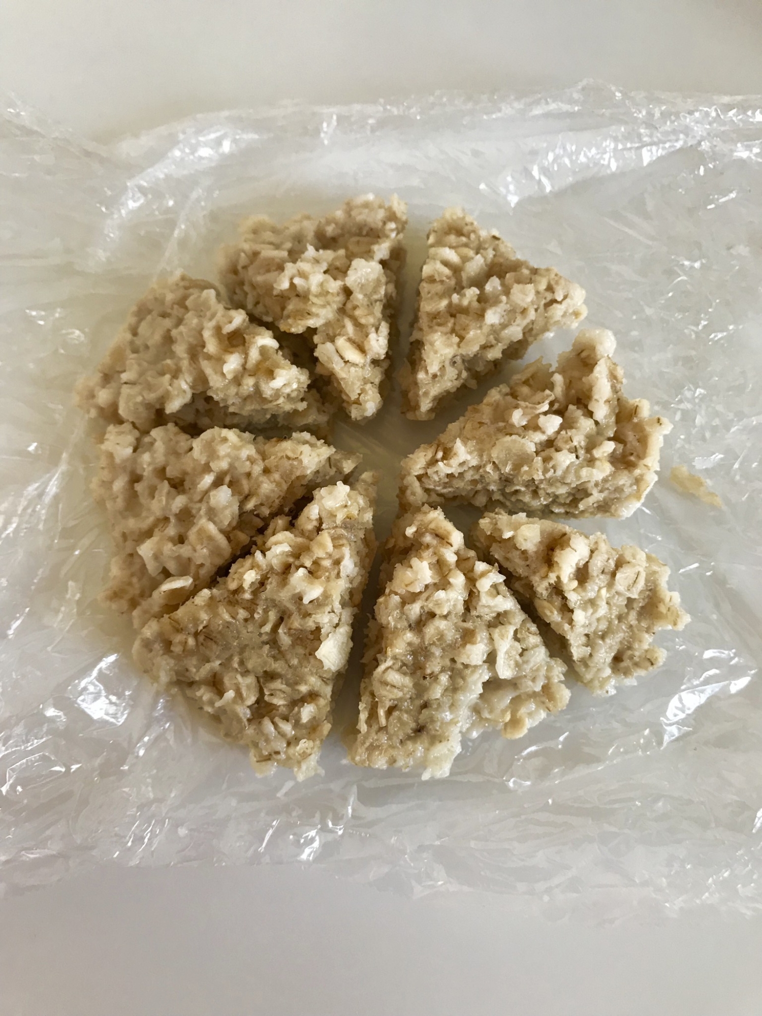 手づかみ離乳食に☆レンジできな粉オートミールパン