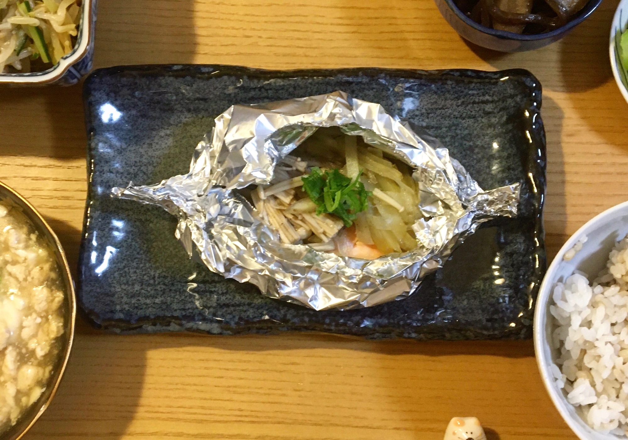 包んで焼くだけ！鮭のホイル焼き