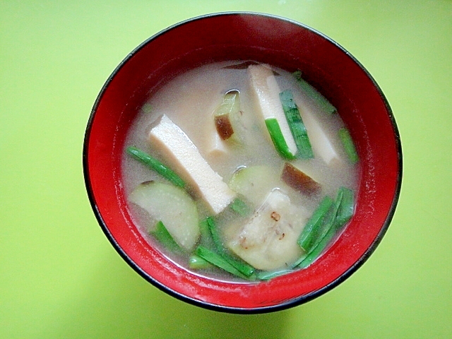 茄子と高野豆腐ニラの味噌汁