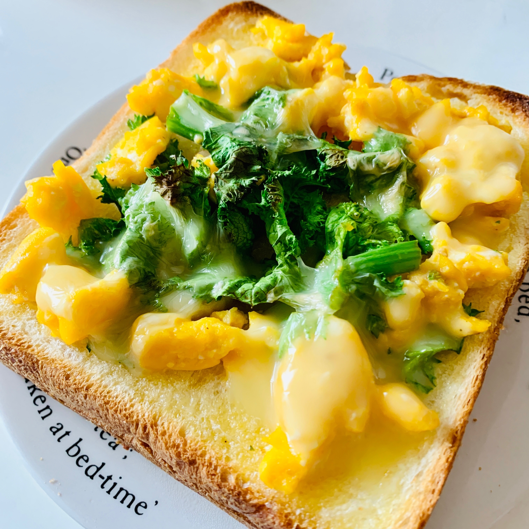 炒り卵とわさび菜☆チーズトースト